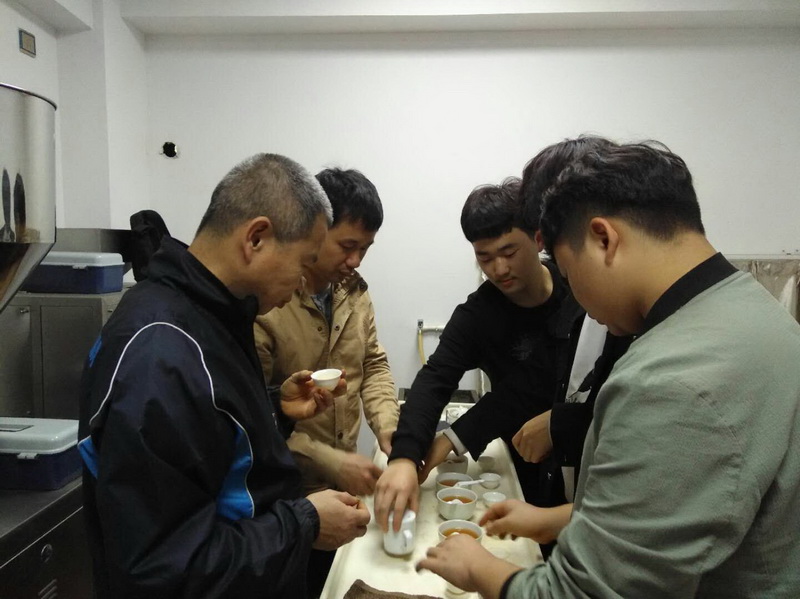 福州旅游职业中专杏福学生来我院进行福建省职业技能大赛（手工制茶）赛前集训 4_调整大小.jpg