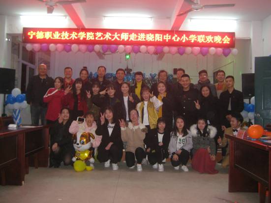 clip_image002.jpg 师生迎新年联欢活动1.JPG