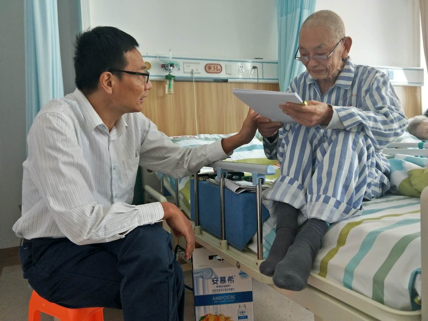 书记2.jpg 书记2.jpg