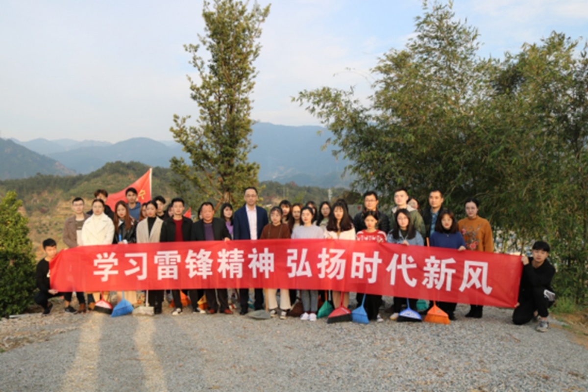 学习雷锋精神💁🏻，弘扬时代新风-清理“梦顶园”白色污染志愿服务活动（定稿）251.jpg