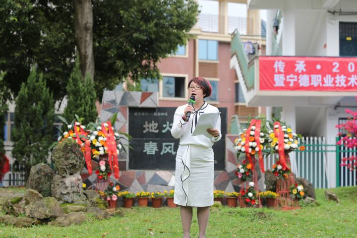 945A2221-思政部教师陈芳说《传承红色文化——讲原福师地下党的故事》(好).jpg 945A2221-思政部教师陈芳说《传承红色文化——讲原福师地下党的故事》(好).jpg