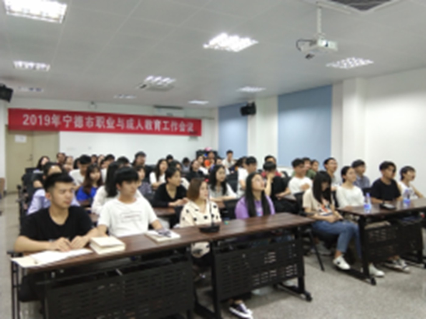 《读书与人生成长》新闻稿(1)361.jpg