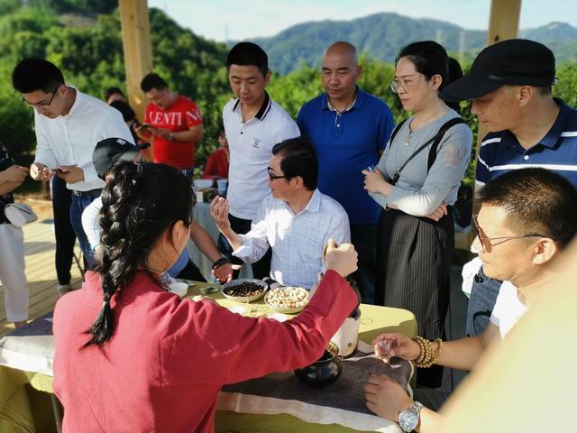 图7 系主任潘玉华教授与大家交流.jpg 图7 系主任潘玉华教授与大家交流.jpg