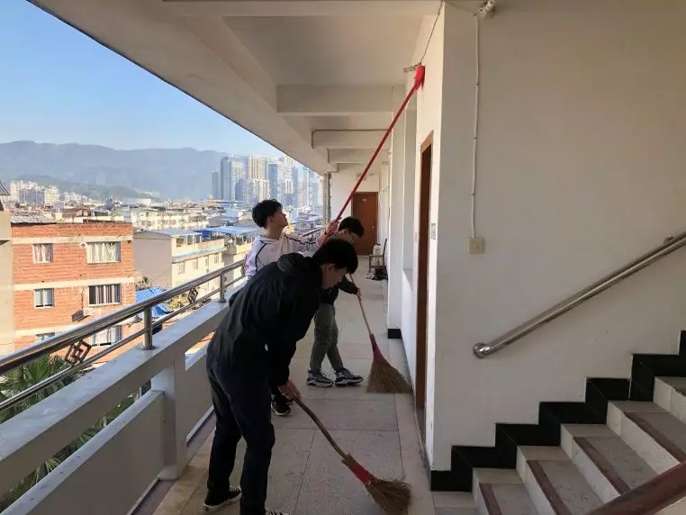 1.webp.jpg 1.webp.jpg