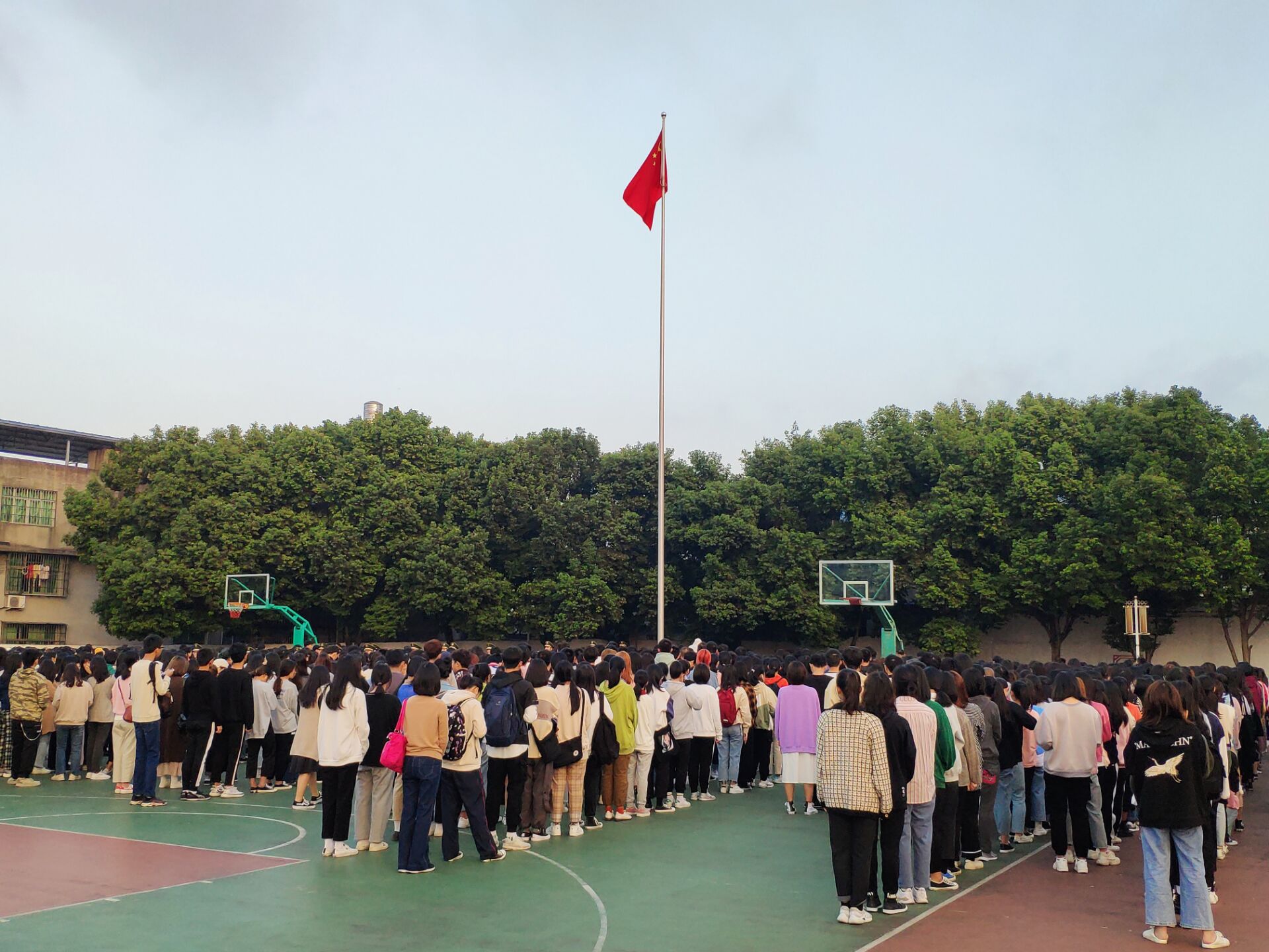 升旗2.jpg 升旗2.jpg
