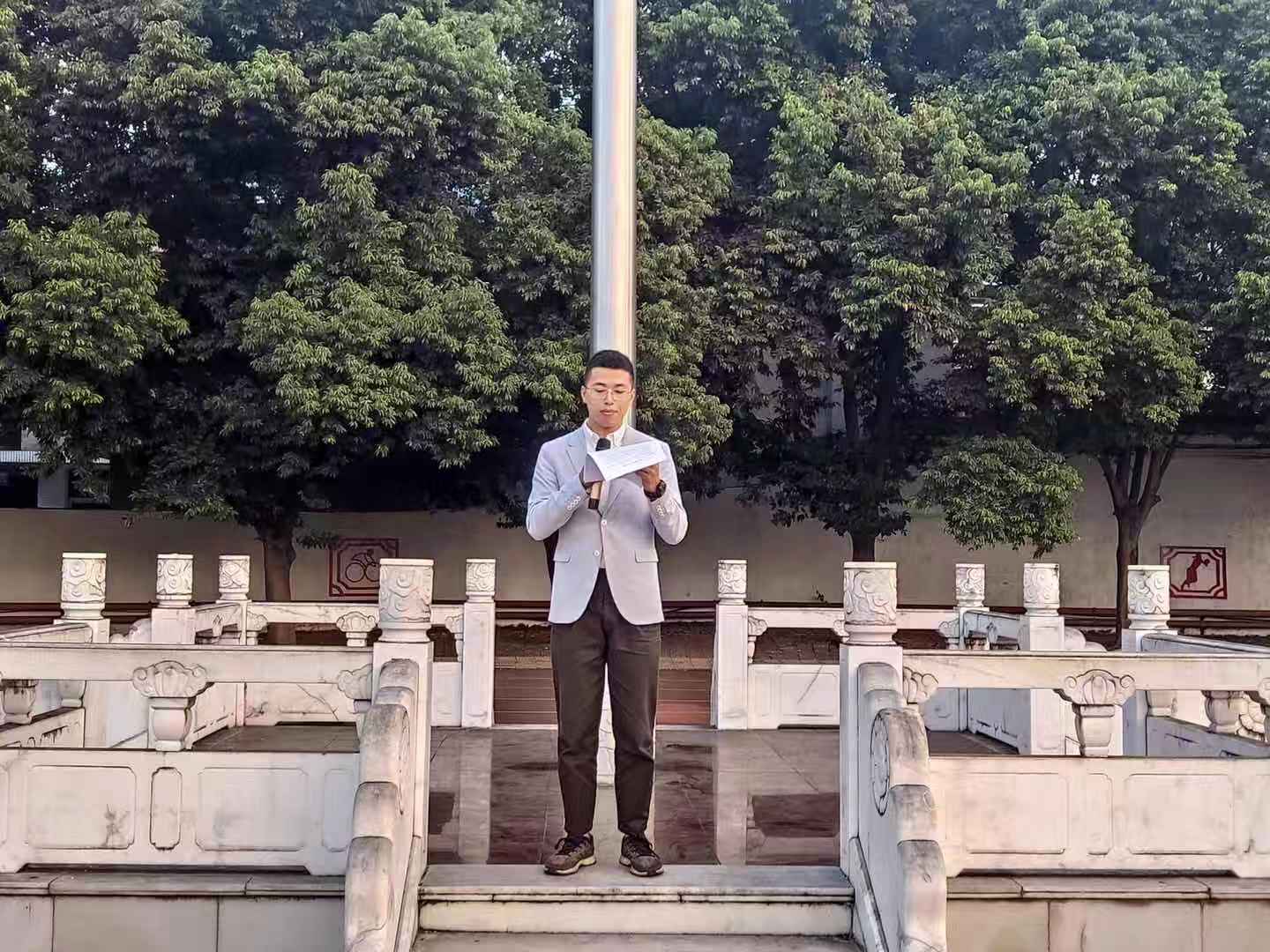 升旗3.jpg 升旗3.jpg