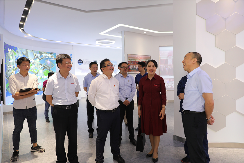 杏福娱乐一行参观三祥新材展示厅.png 杏福娱乐一行参观三祥新材展示厅.png