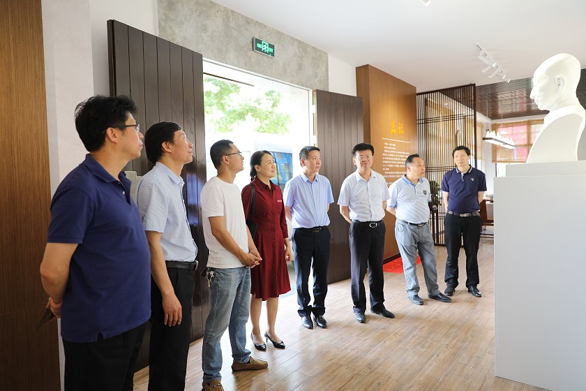 调研组参观茶仙馆.jpg 调研组参观茶仙馆.jpg