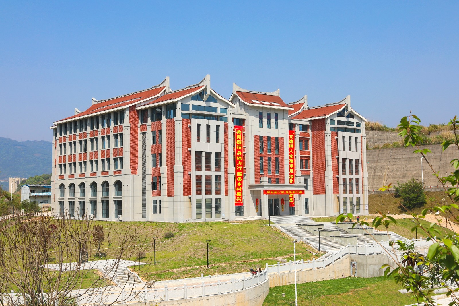 信息系大楼2.jpg