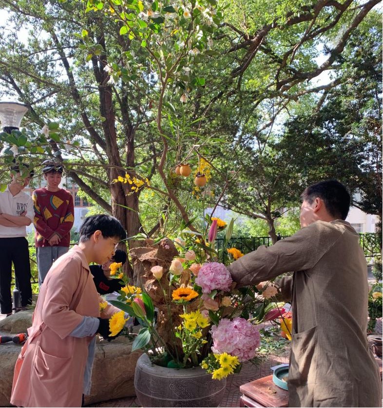 图片1钟幼雄老师公开课教学:一边做一边教(拍摄:王欣).jpg