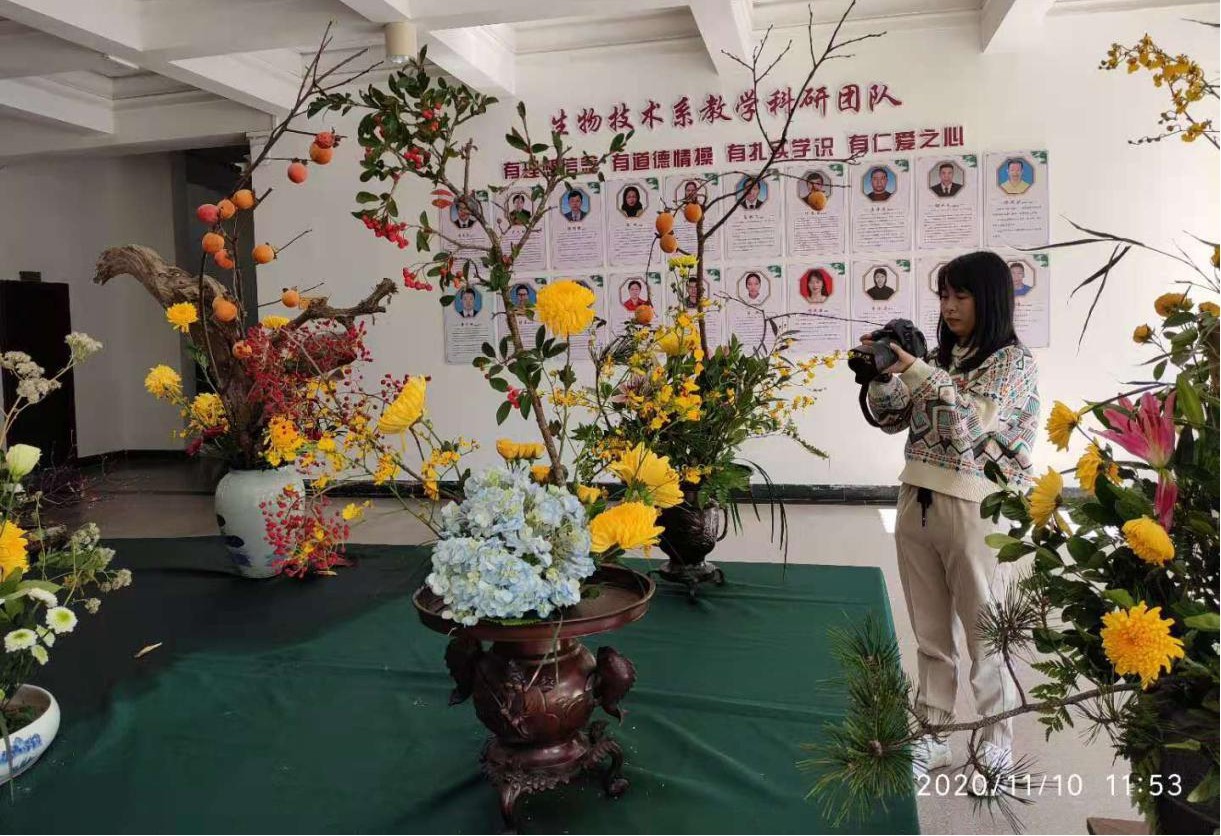 图片12生物技术系一楼中国传统插花作品展(拍摄:叶登舞).jpg