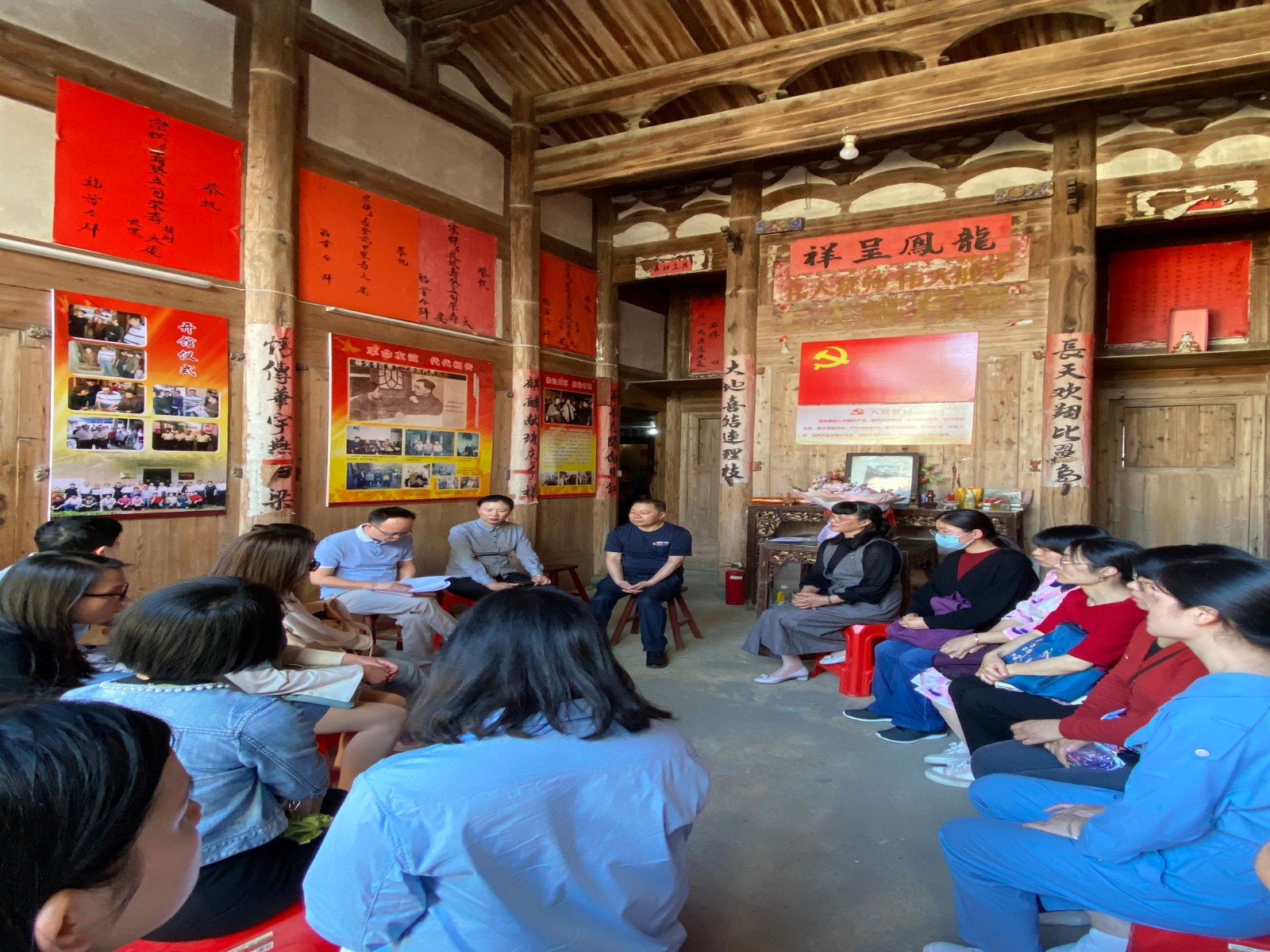 教师党支部理论学习及研讨活动.jpg 教师党支部理论学习及研讨活动.jpg