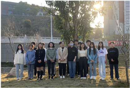 一抹红色忆峥嵘278.png