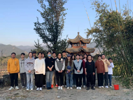 一抹红色忆峥嵘458.png