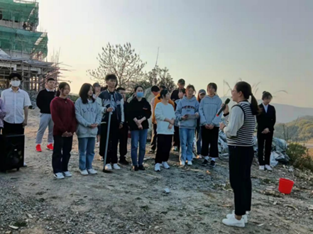 一抹红色忆峥嵘824.png