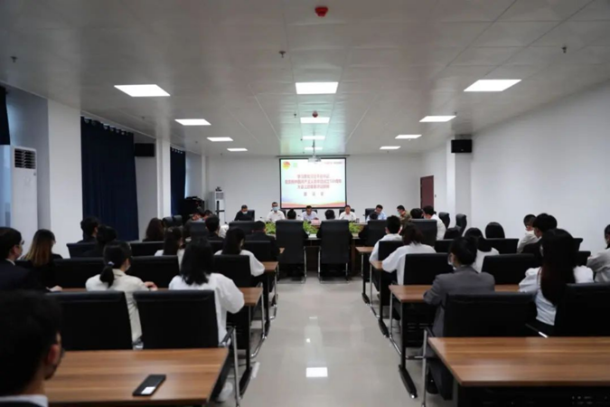 为深入学习贯彻习近平总书记关于职业教育的重要指示精神319.png 为深入学习贯彻习近平总书记关于职业教育的重要指示精神319.png