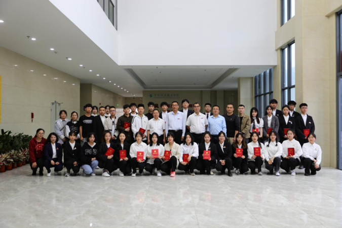 为深入学习贯彻习近平总书记关于职业教育的重要指示精神5120.png 为深入学习贯彻习近平总书记关于职业教育的重要指示精神5120.png