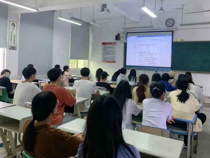 为深入学习贯彻习近平总书记关于职业教育的重要指示精神413.png