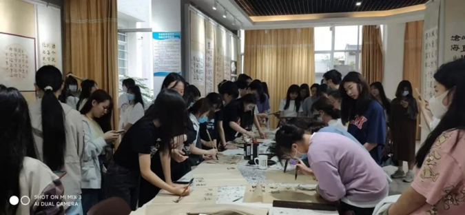 为深入学习贯彻习近平总书记关于职业教育的重要指示精神1142.png 为深入学习贯彻习近平总书记关于职业教育的重要指示精神1142.png